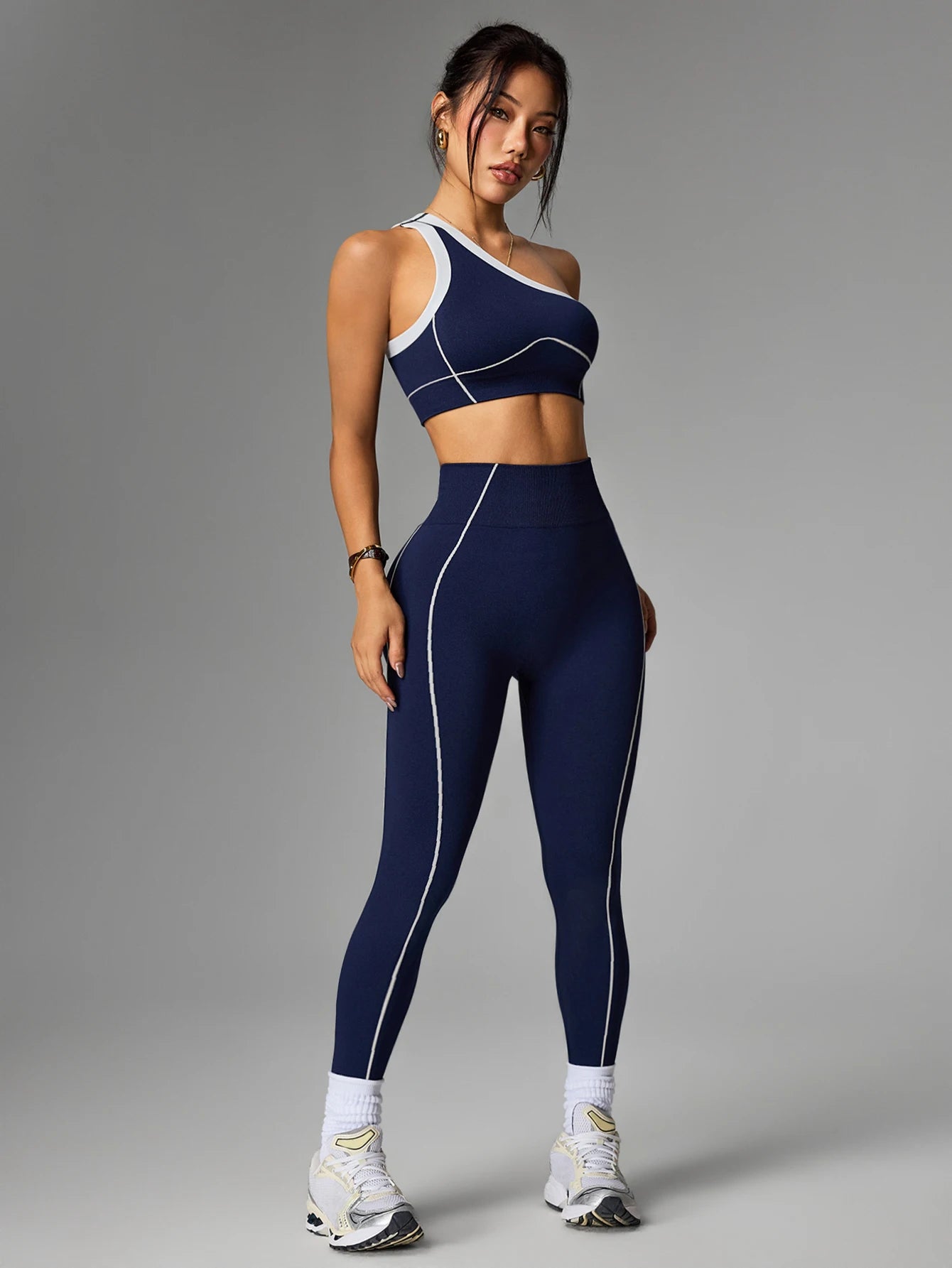 Elevate Your Workout with the 2-Piece Women’s Seamless Yoga Set - Stylish High-Waist Leggings & Sleeveless Crop Top for Ultimate Comfort and Performance