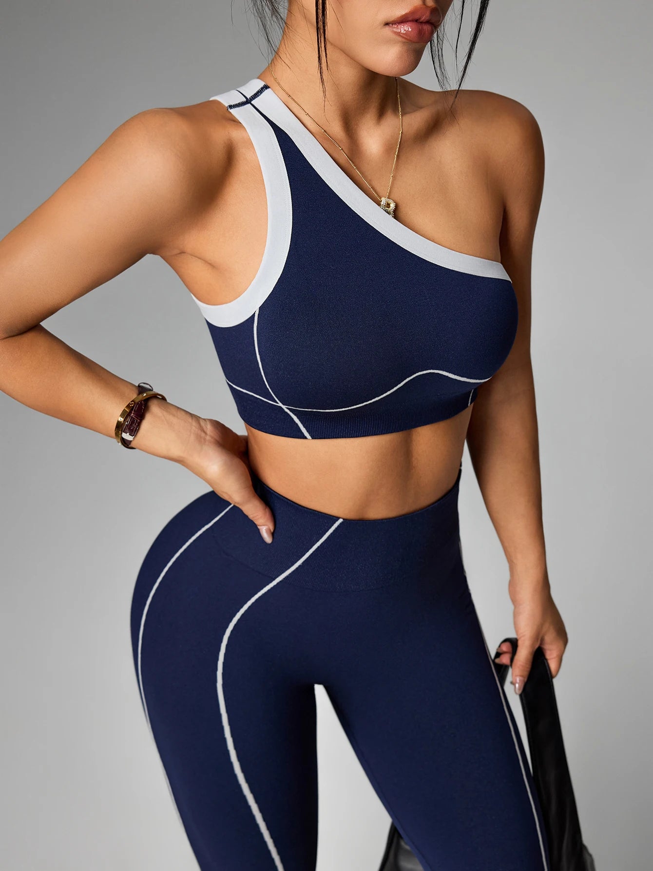 Elevate Your Workout with the 2-Piece Women’s Seamless Yoga Set - Stylish High-Waist Leggings & Sleeveless Crop Top for Ultimate Comfort and Performance