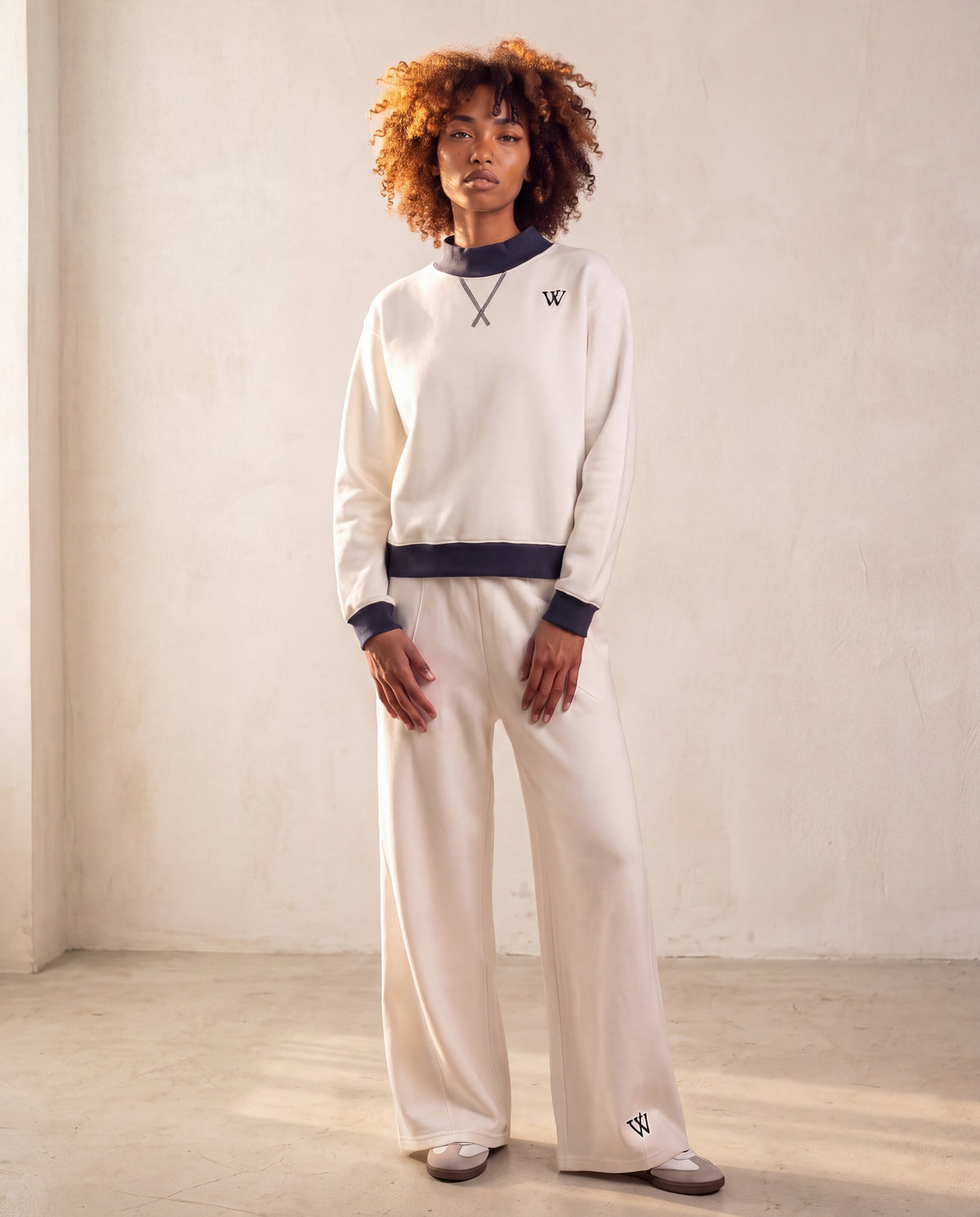 V-Neck Contrast Collar Boxy Sweatshirt